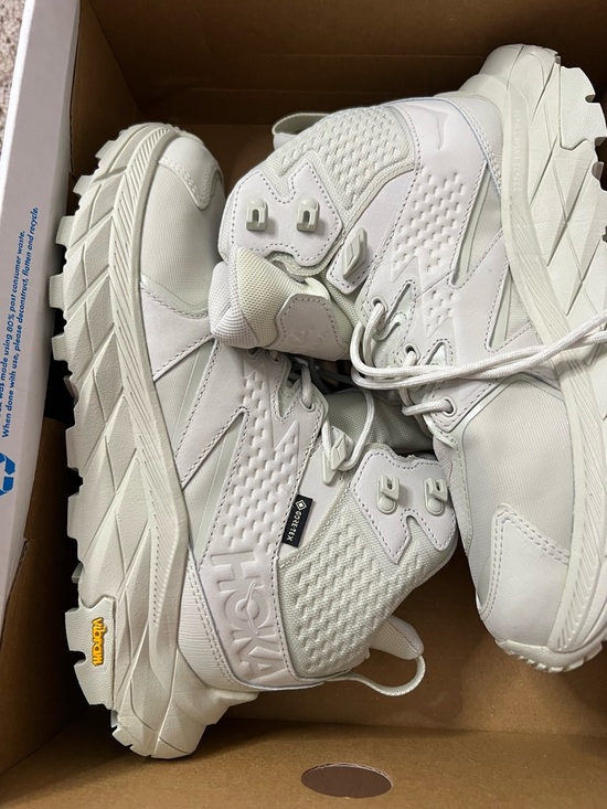 Hoka Shoes - Hoka One Women's Anacopa Mid GTX Sneakers in Celedon Tint/Eggnog Size 7B NIB